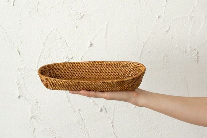 アタで編まれた楕円形のトレイバスケット（ワイドタイプ）